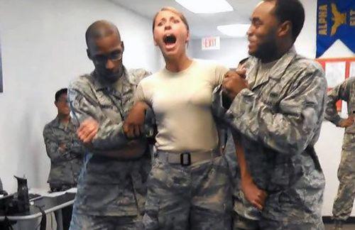 美国大兵b站爆料视频在线观看,真实战地生活大曝光! 第2张 美国大兵b站爆料视频在线观看,真实战地生活大曝光! 第2张